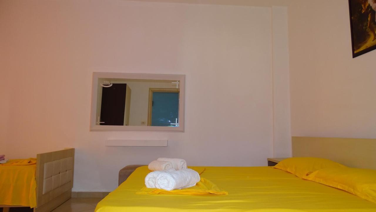 Hotel Arsenal คซามิล ภายนอก รูปภาพ